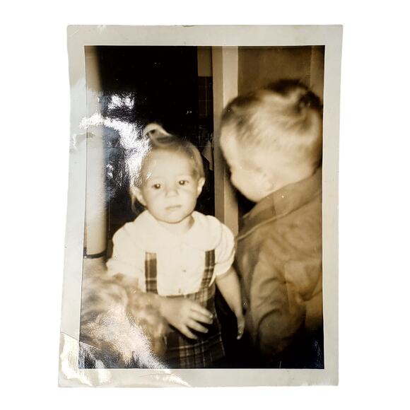 Vtg Cute Children Playing Together Family Monochrome Photography Found Snapshot - Picture 1 of 4